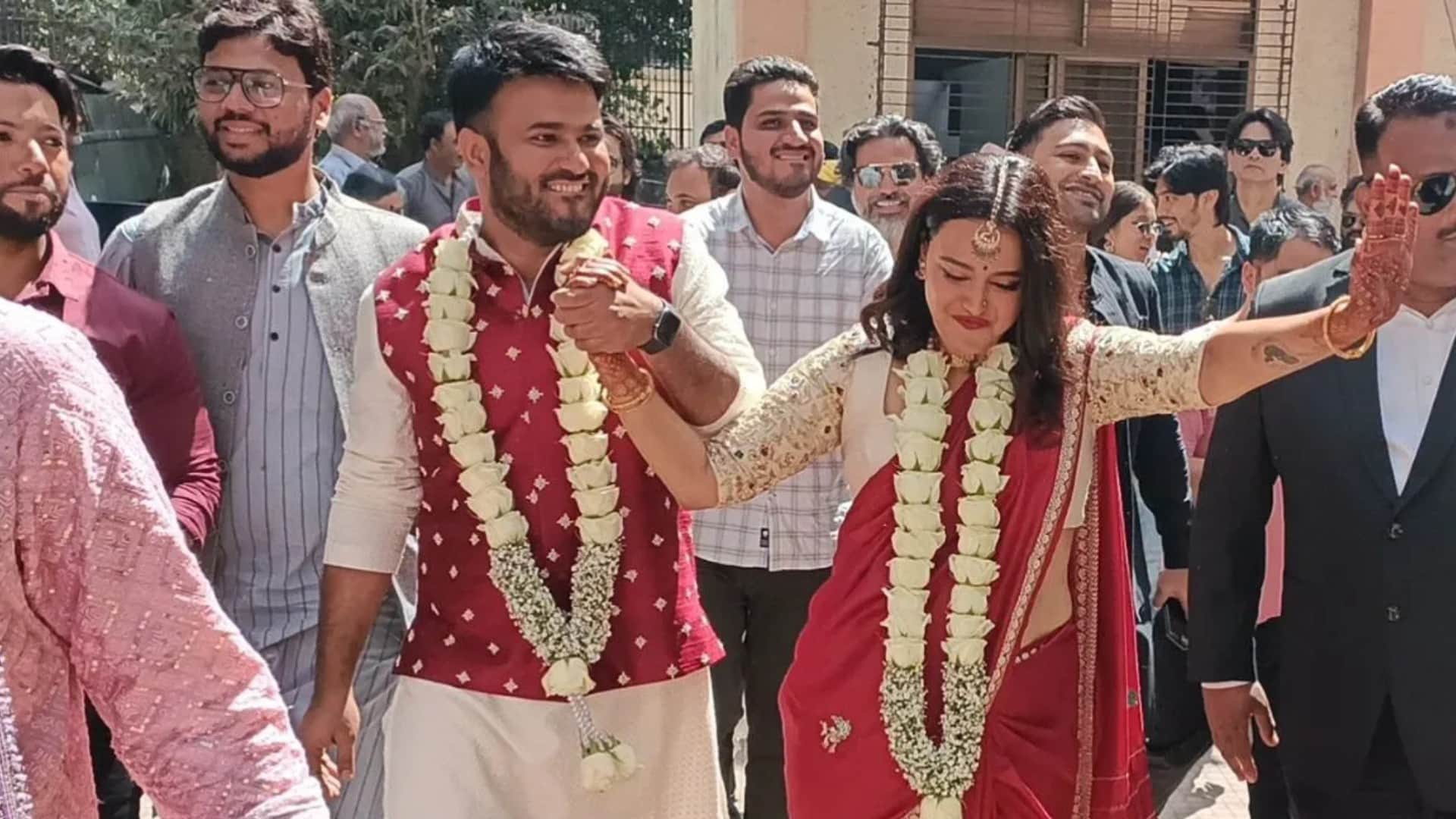 These Bollywood actress wore their mother Outfits Khushi Kapoor Suhana Khan Swara bhaskar Janhvi Kapoor