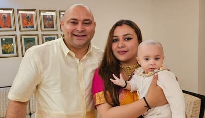 Bihar News of Lalu Yadav family in tirupati balaji, tejashwi yadav and tej pratap yadav new look after mundan
