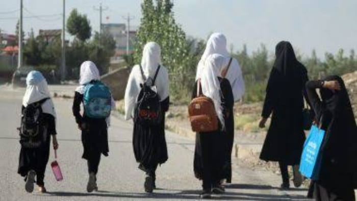 Afghanistan Sixth class girls expressed concern about education said Taliban stop us from studying further