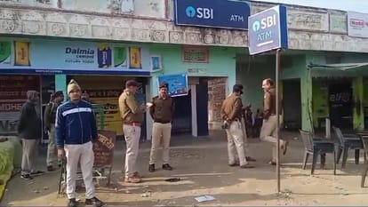 Bihar Crime: In Kaimur, thieves cut ATM with a gas cutter and took away money; SP-DSP reached spot