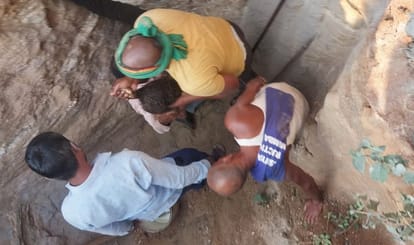 Bihar News: Girl fell into borewell in Gaya, district administration rescued and brought her out, news of acci
