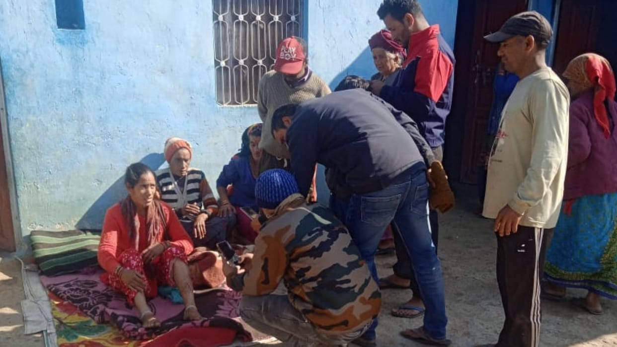 Guldar attacked a woman riding a bike with her husband and son Uttarkashi Chinyalisaur Uttarakhand news