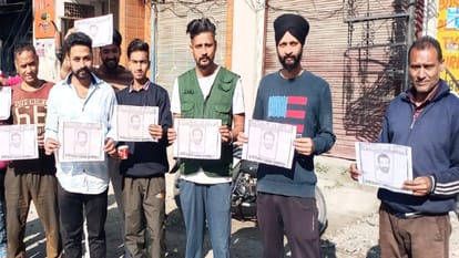 Pathankot: सांसद और अभिनेता सनी देओल की गुमशुदगी के लगे पोस्टर, ढूंढकर लाने वाले को 50 हजार इनाम देने को कहा Missing posters of MP and actor Sunny Deol pasted in Pathankot