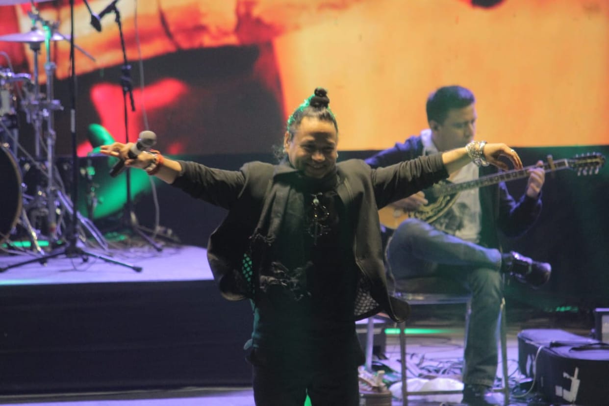 Kailash Kher sang 'Tauba tauba ve teri surat..' at the music festival in Varanasi