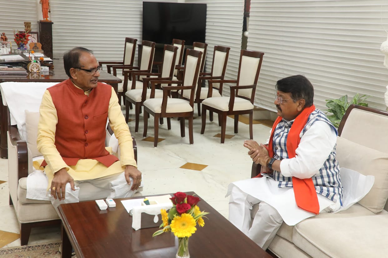 MP Politics: Before the legislative party meeting, Kailash Vijayvargiya met CM Shivraj courtesy call.