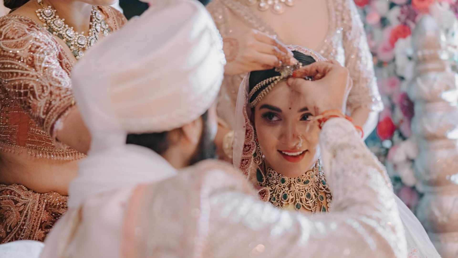 Mukti Mohan Kunal Thakur wedding pictures viral on social media Fans and stars also congratulated see photos