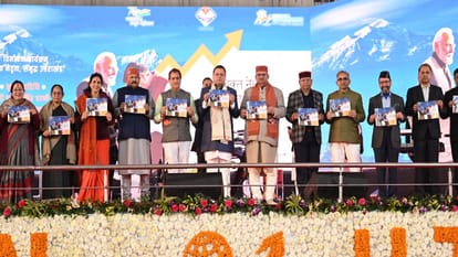 विकास पुस्तिका का विमोचन: सीएम धामी बोले- 'डेस्टिनेशन उत्तराखंड' नए निर्माण की शुरुआत, मंजिल तक पहुंचाएंगे Uttarakhand CM pushkar singh Dhami Released development booklet of Information and Public Relations Department