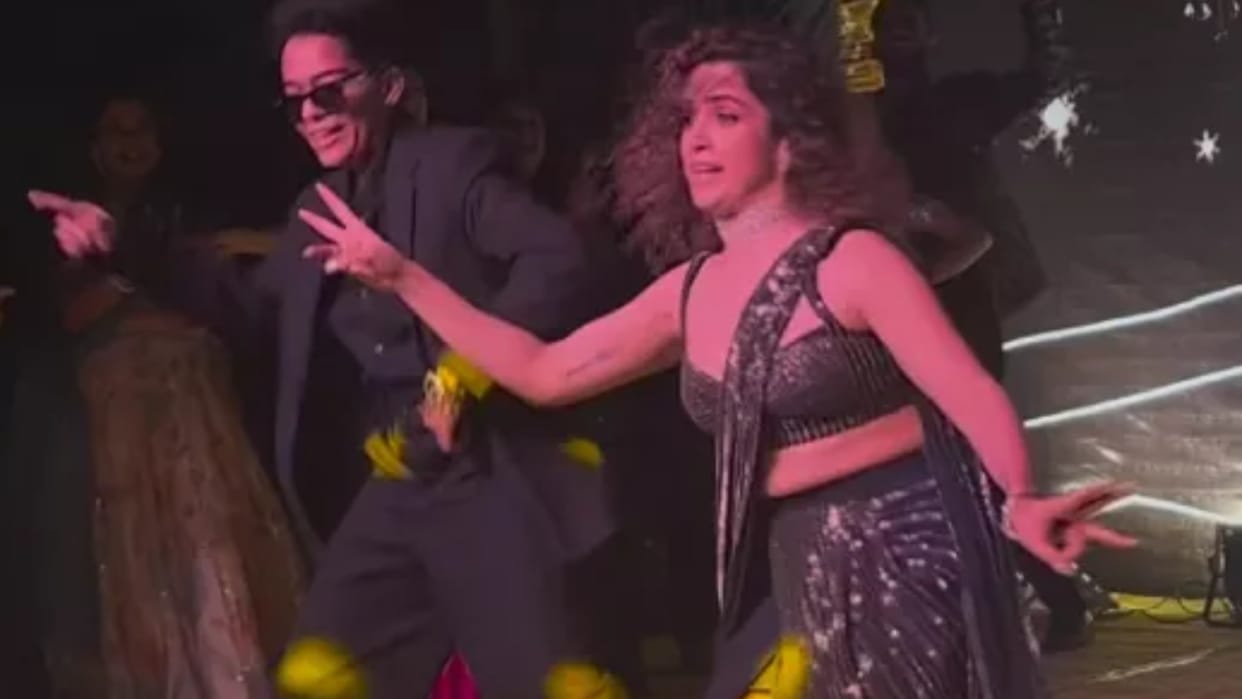Sam Bahadur Actress Sanya Malhotra Dance on sister sangeet actress look gorgeous in slit saree