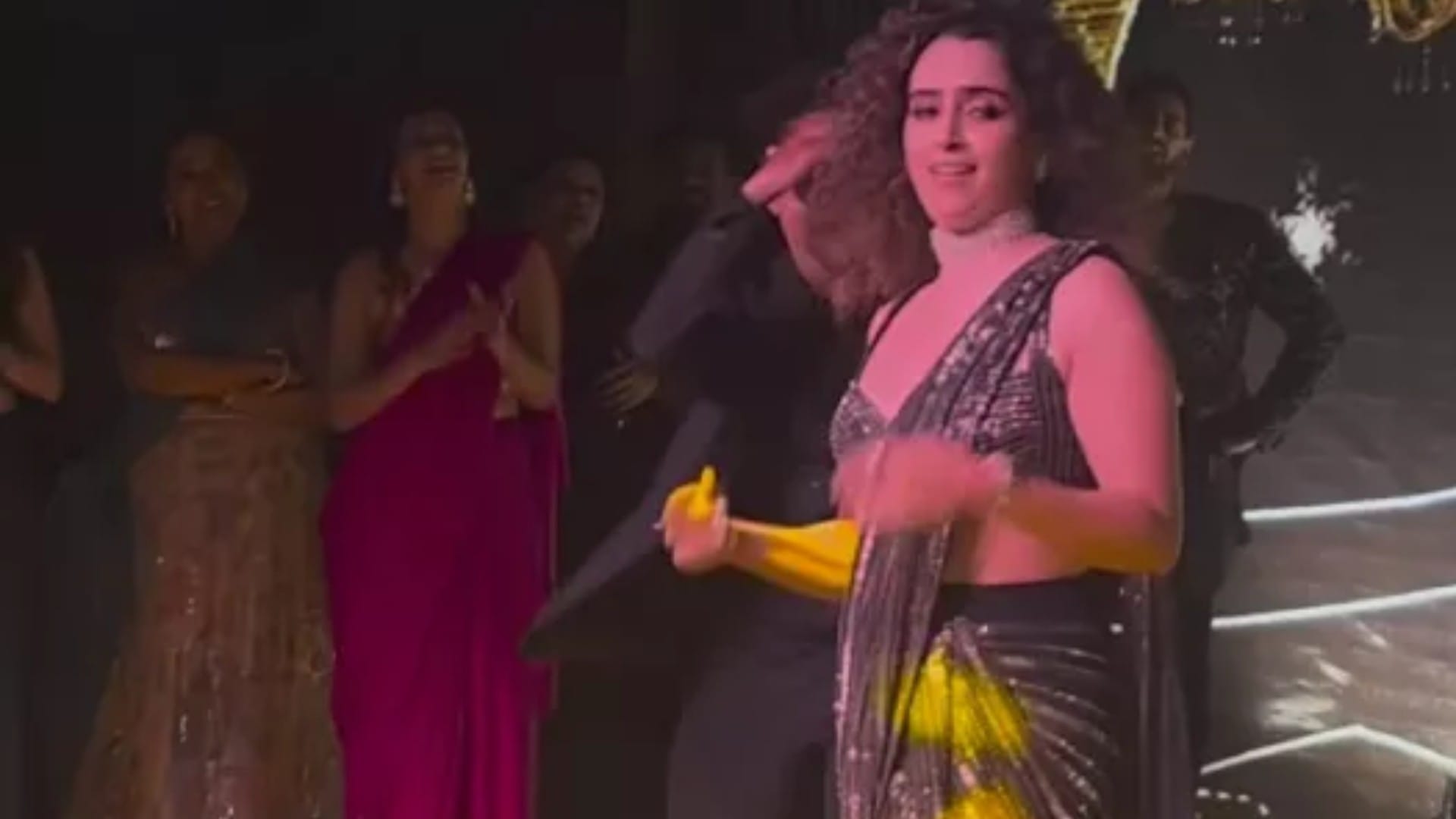 Sam Bahadur Actress Sanya Malhotra Dance on sister sangeet actress look gorgeous in slit saree