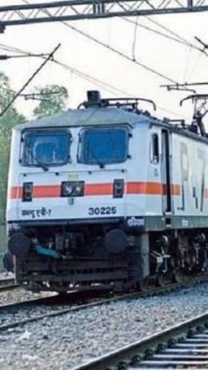 UP: Fake vigilance officer was extorting money in train exposed through I card