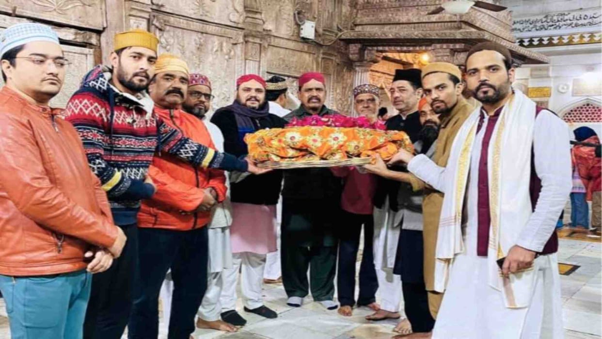 Ajmer: Chadar offered at Moinuddin Hasan Chishti's Dargah on Sonia Gandhi's birthday