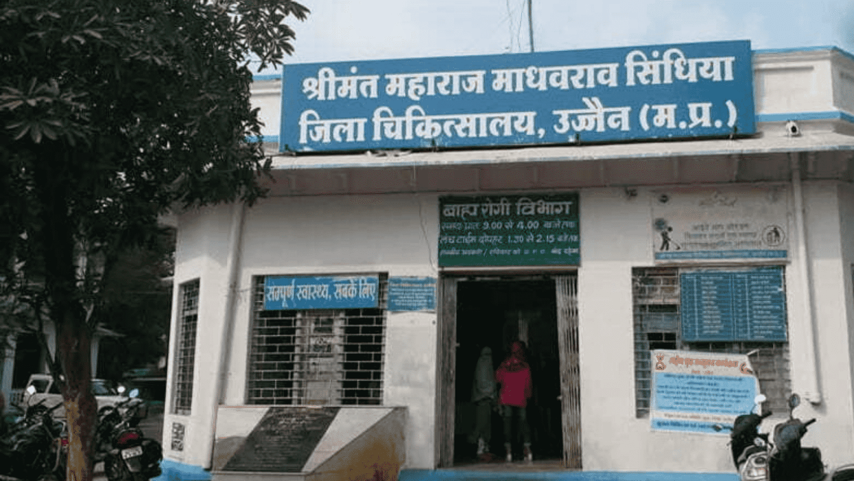Nepali old man coming to visit Ujjain falls ill in train