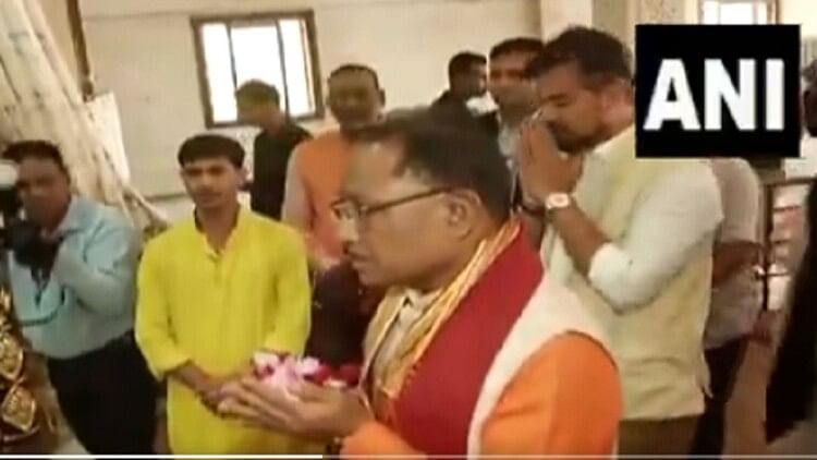 Chhattisgarh CM: विष्णुदेव साय ने रायपुर में भगवान राम के किए दर्शन, छत्तीसगढ़ की सुख समृद्धि की मनोकामना की
