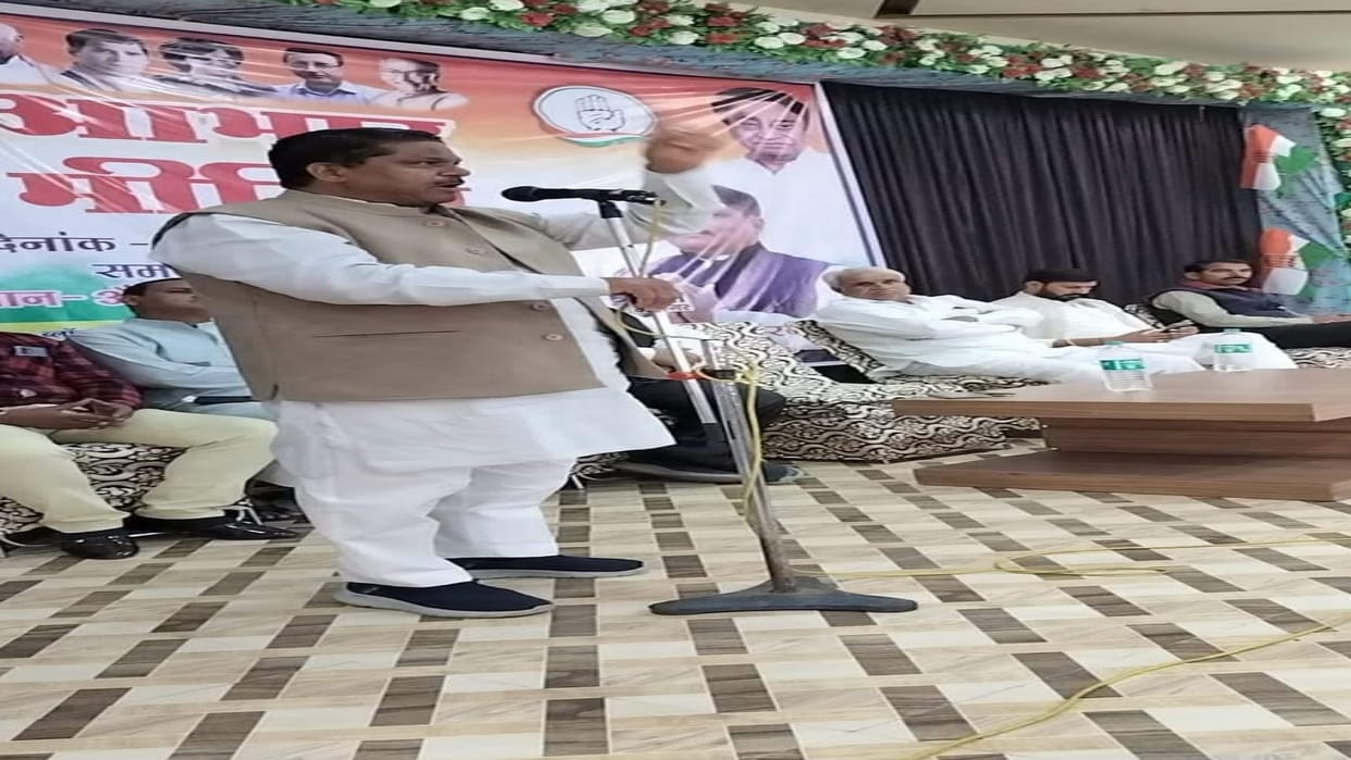 Congress candidate Murli Morwal got furious in the gratitude meeting