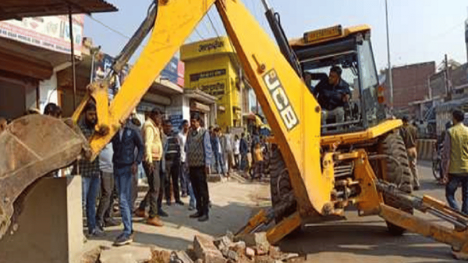 Ambulance mafia jailed in Gorakhpur now preparing to run bulldozer