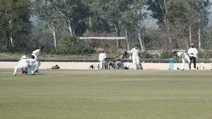 Cooch Behar Trophy: हिमाचल ने उत्तराखंड को 137 रन से हराया, लुहणू मैदान में हुआ मुकाबला Cooch Behar Trophy: Himachal beats Uttarakhand by 137 runs
