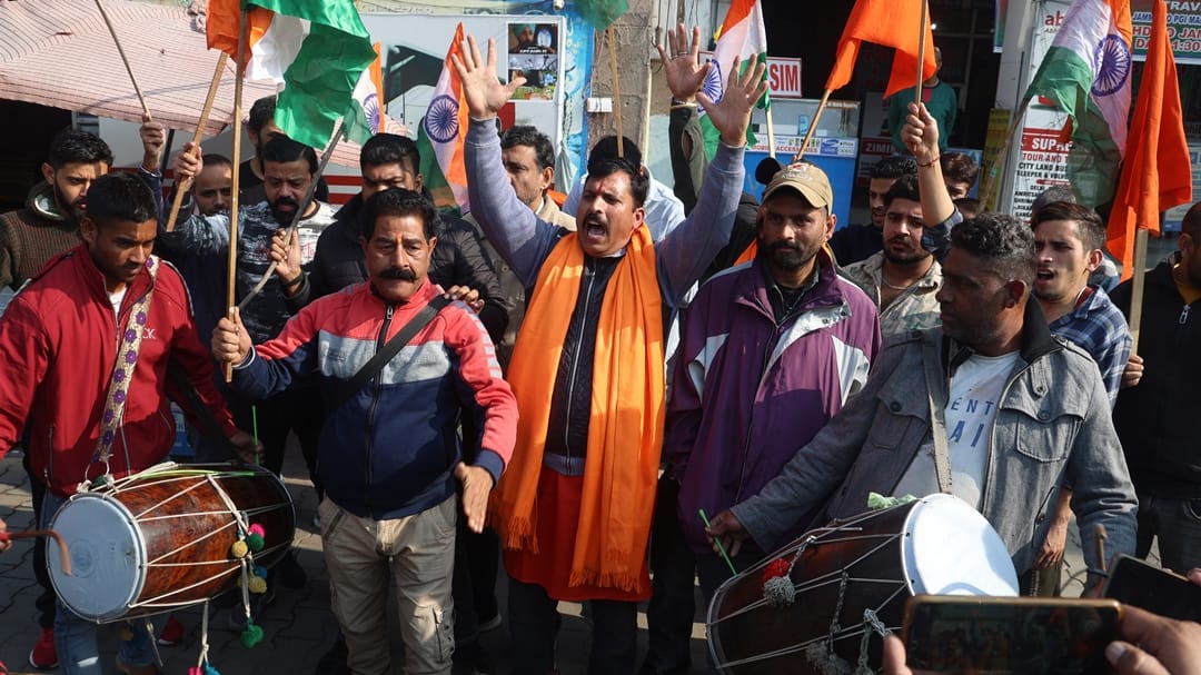 several Jammu organizations welcome verdict of supreme court on article 370 distributed sweets