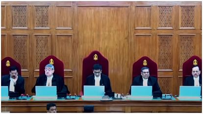 SC: अनु. 370 पर तीन अलग-अलग फैसले, CJI बोले- केंद्र की तरफ से राज्य के लिए किए हर फैसले को चुनौती नहीं दे सकते Supreme Court give verdict on petitions filed against abrogation of Article 370 from Jammu-Kashmir Know update