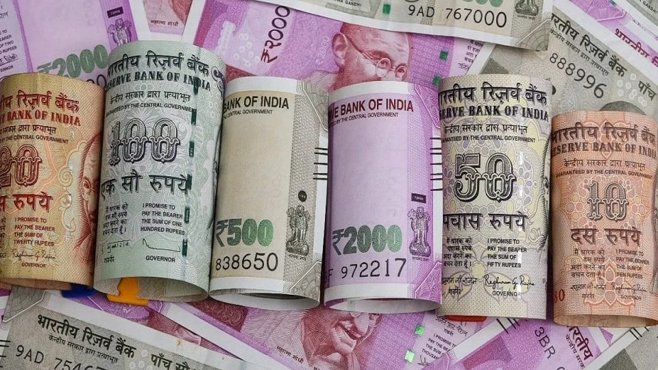 Sambhal: Ten thousand rupees each should be deducted from the salary of bank manager and senior manager