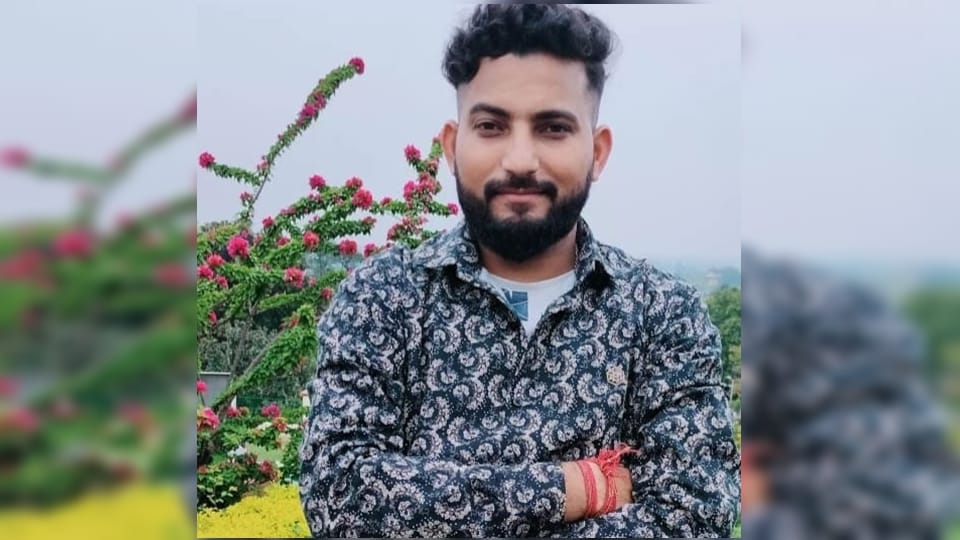 Samba accident: groom going to his reception with friend trolley overturned on car both died