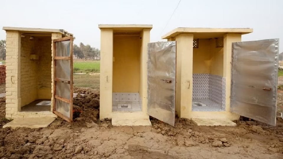 Scam broke out due to pradhan and secretaries regarding toilets in Sujanganj of Jaunpur