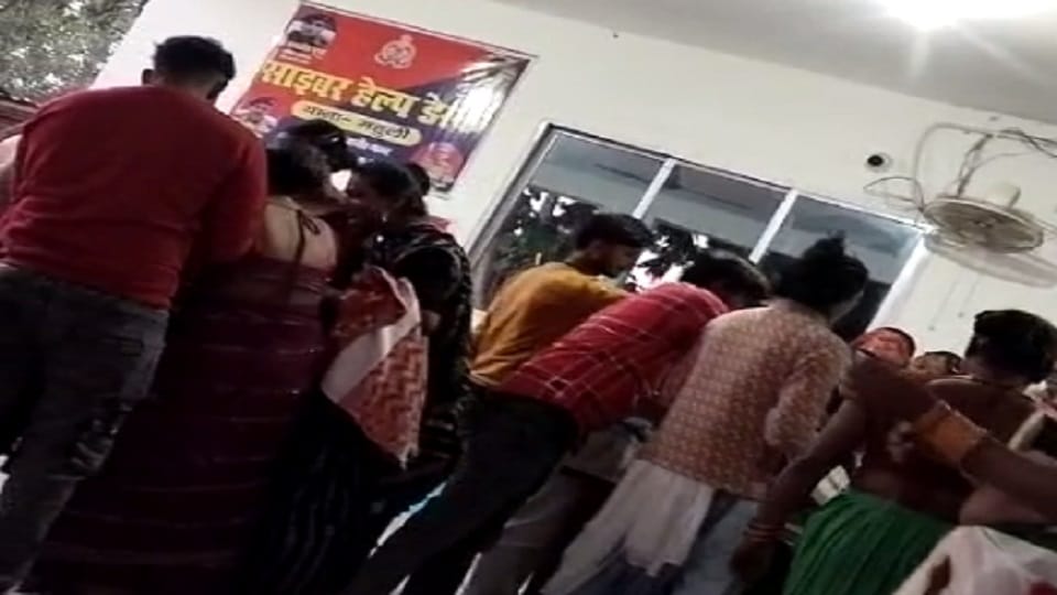 Uproar by eunuchs at the police station demand for justice YouTuber Malti Chauhan