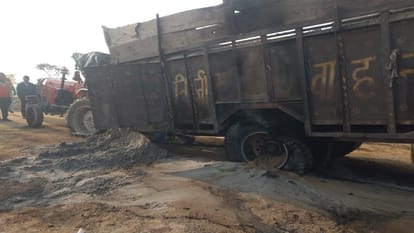 Tractor-trolley driver burnt alive due to electric shock in Budaun