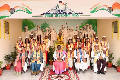 success story of meritorious students who won gold medal in Mahatma Gandhi Kashi Vidyapeeth