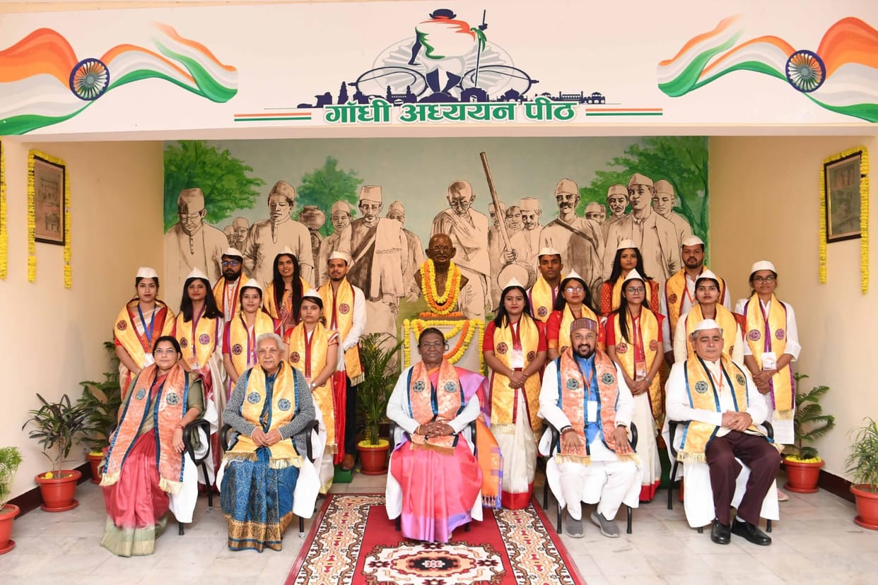 success story of meritorious students who won gold medal in Mahatma Gandhi Kashi Vidyapeeth