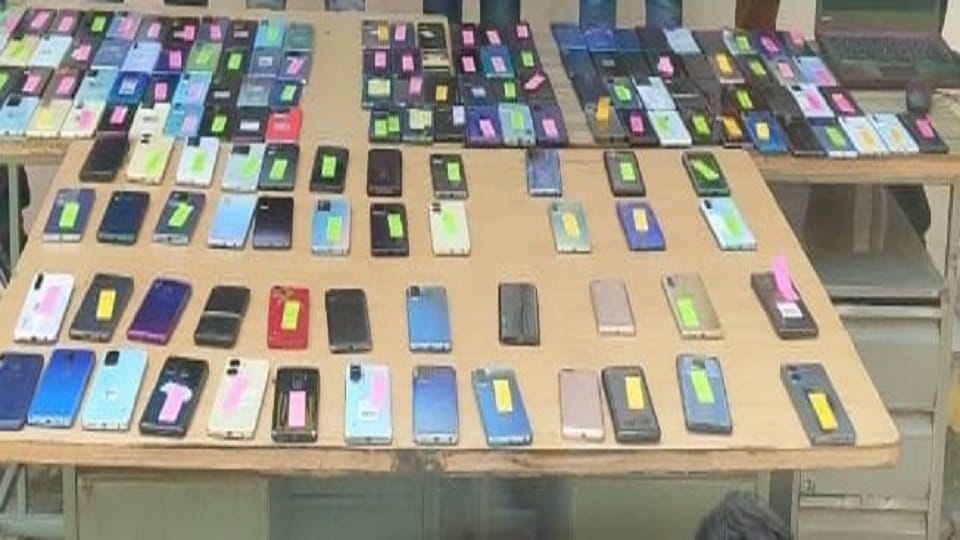 Snatched mobiles were being sent to Nepal and Bangladesh
