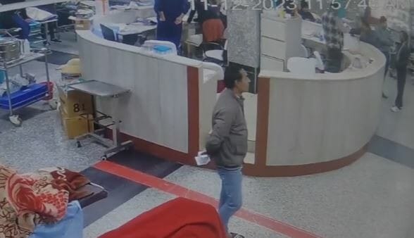 BHU: पकड़ा गया बीएचयू ट्रॉमा सेंटर से मेडिकल उपकरण, सर्जिकल ग्लब्स और इंजेक्शन चुराने वाला शख्स, देखें वीडियो