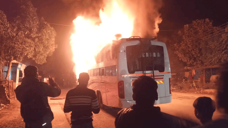 Suddenly a bus caught fire in Jagdalpur