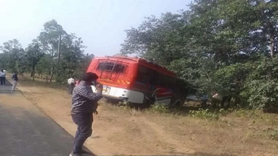 wedding procession bus went off the road in bageshwar