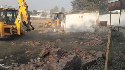 BDA demolished illegal colonies with bulldozer in Bareilly