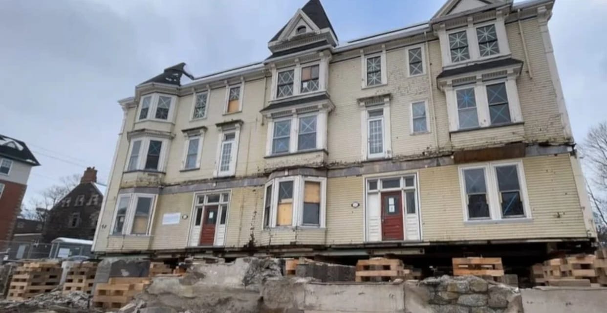 220 tonnes hotel shifted to new location with soap bars in canada