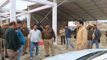 Hathras Mahotsav: हर ब्लॉक से लगाईं दो-दो बसें, एसपी ने लिया तैयारियों का जायजा, 15 दिसंबर से होगा आयोजन Two buses deployed from each block in Hathras Mahotsav