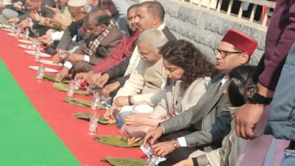 Himachal: अभिनेत्री कंगना रणौत बोलीं- आरएसएस ने लोगों में जगाई सनातन की चेतना Actress Kangana Ranaut enjoyed Bilaspuri Dham in state level social media meet