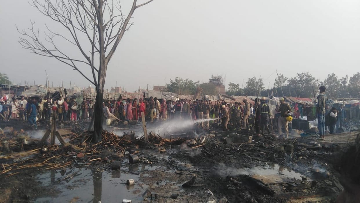 Noida Fire news massive fire broke out in junk in FNG Vihar in Sector 121