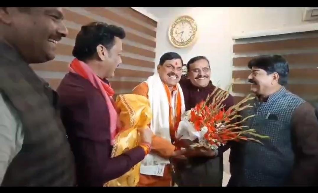 MP Politics: Mohan reached State President Sharma's house before the oath, round of meetings continued through