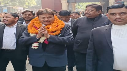Aligarh News: दि अलीगढ़ बार एसोसिएशन की चुनाव प्रक्रिया शुरू, पहले दिन हुए 10 पदों पर 23 नामांकन election process of The Aligarh Bar Association begins