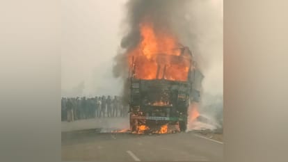 Truck hits bike in Shahjahanpur employee dies