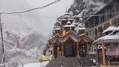 Snowfall in Char Dham Badrinath Kedarnath Hemkund Valley of Flowers and Auli covered in snow Watch Photos