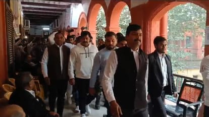 Bihar News : Bhojpuri star Pawan Singh reached Arrah Civil Court, accused his wife; divorce case, bhojpur