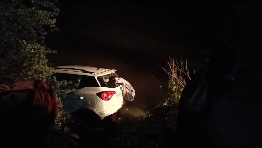 Bihar News: Road accident in Samastipur, one dead; car went out of control and fell into a water filled pit.