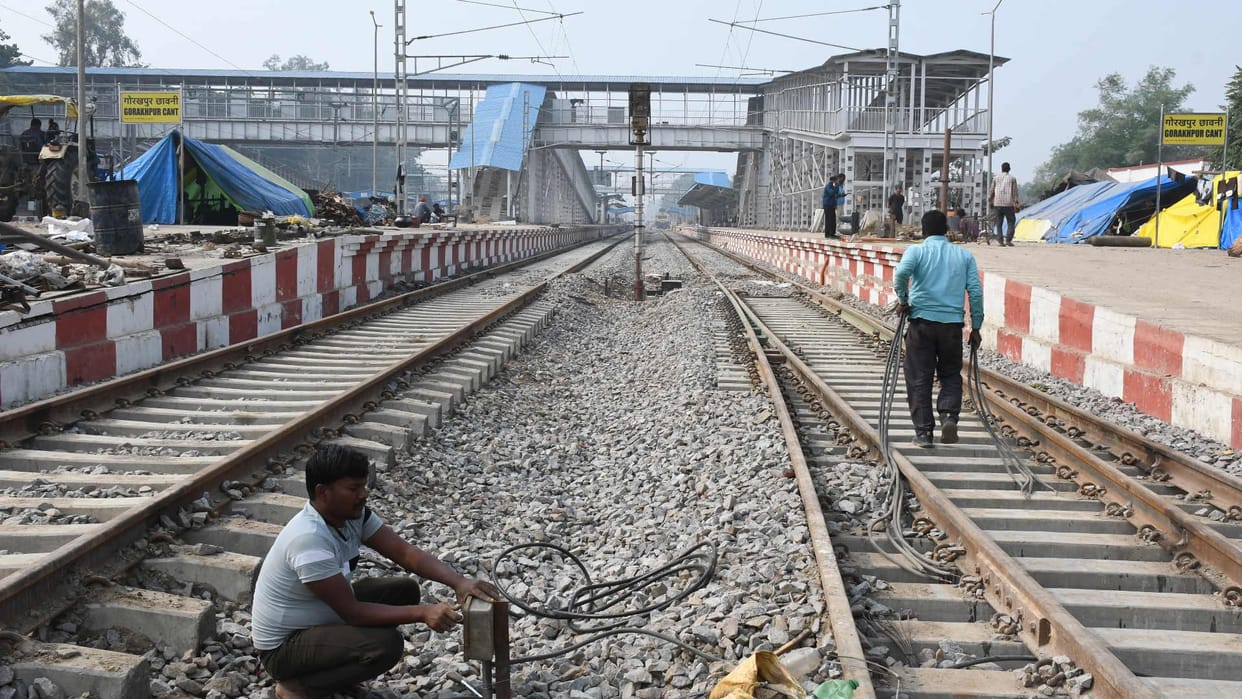 First and second lines of Cantt station connected to the main line