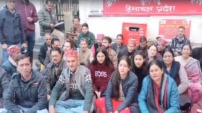 Gramin Dak Sevak Strike: ग्रामीण डाक सेवकों की हड़ताल दूसरे दिन भी जारी, निकाली रैली Strike of Gramin Dak Sevak continues for the second day, demonstrations held