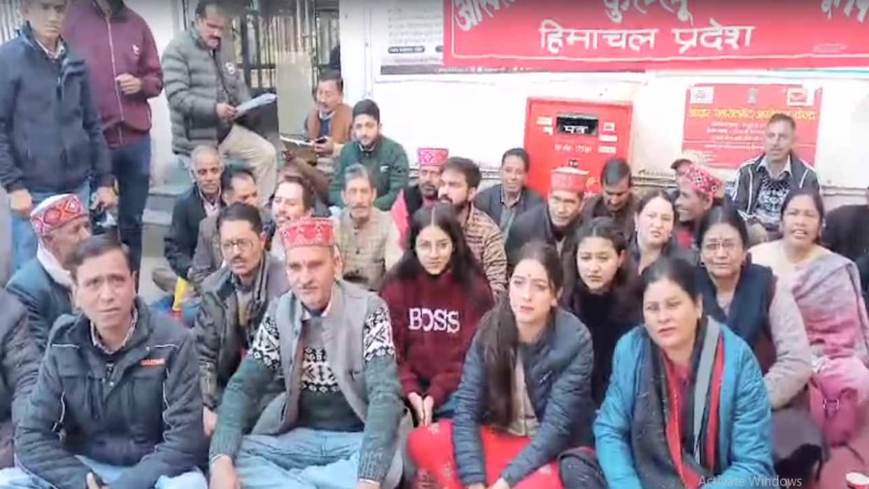 Strike of Gramin Dak Sevak continues for the second day, demonstrations held