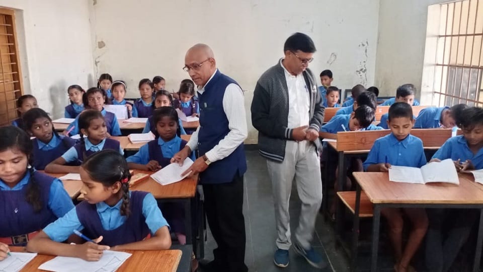 Chhattisgarh Teachers Association demanded change in timing of examination due to cold in kabirdham
