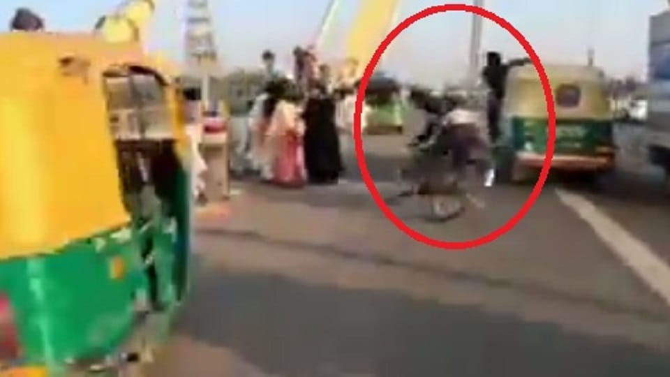 Young man was doing stunts by hanging from a speeding auto
