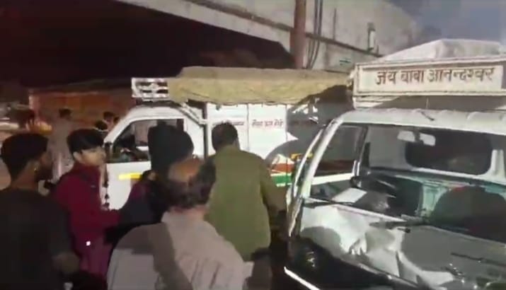 Roadways bus collides with three vehicles, 10-12 people injured and two seriously, driver and conductor abscon